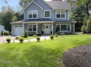 51 Manor Rd, Livingston, NJ 07039