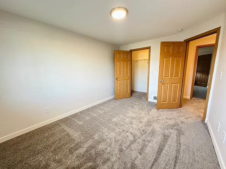 Village Glen Apartments — Photo 11