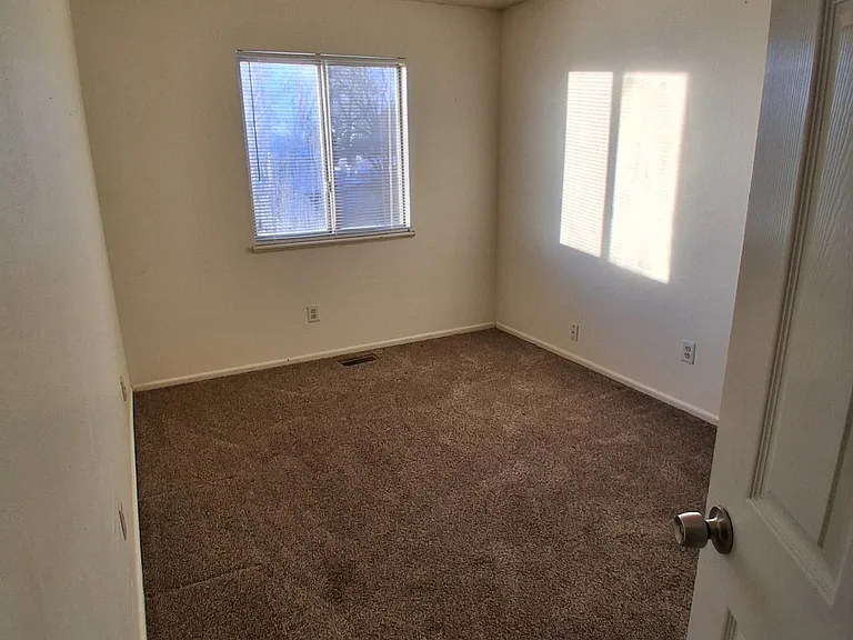 572 Dawn Ct #1 — Photo 8
