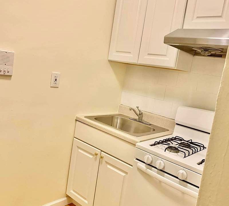 2nd image of 151 Allen St #2EE