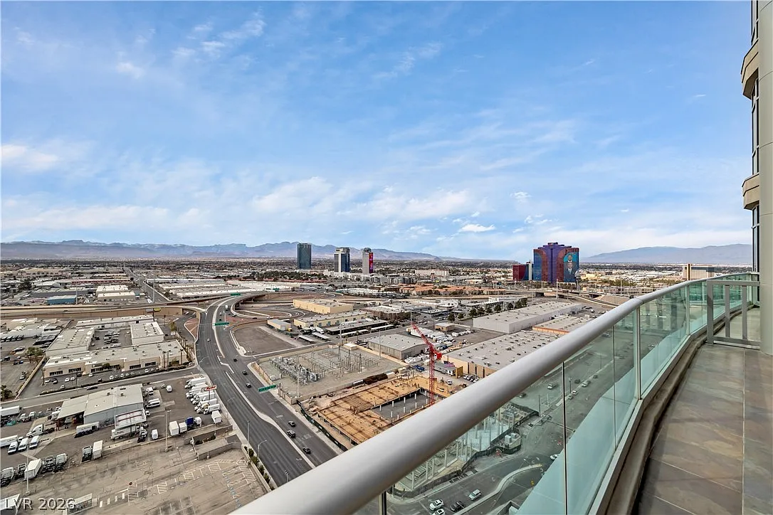 2 bed, 2.0 bath, 1632 sqft, $4,600 — Photo 3