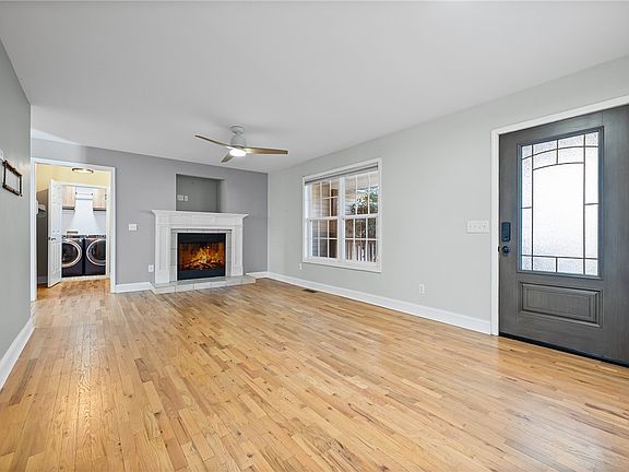4th image of 203 Dodgins Ln
