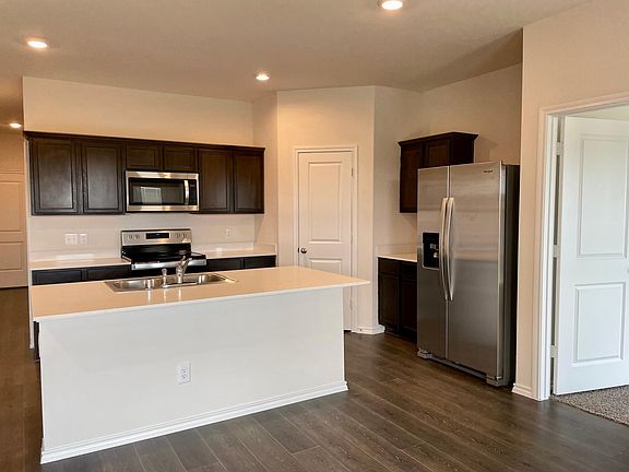 5th image of 3128 Sweetwater Way