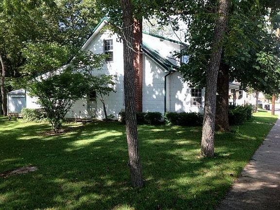 4th image of 327 Short St