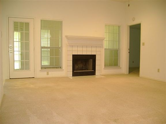 4th image of 1073 Green Meadow St