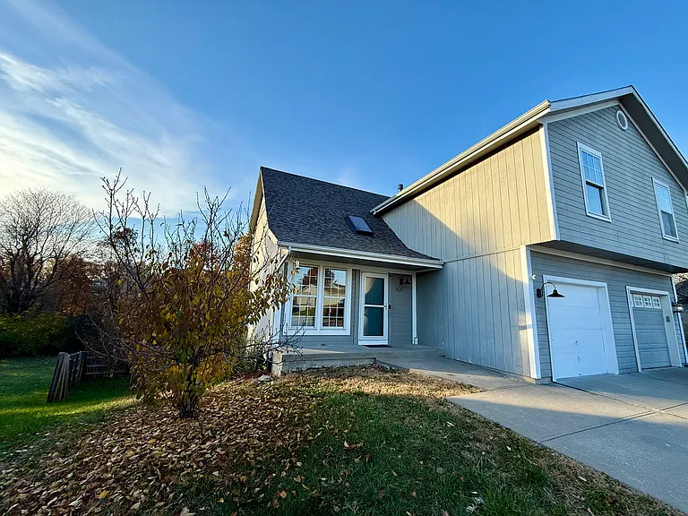 1821 Kingbird Ln — Photo 1