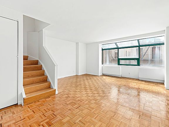 5th image of 2250 Broadway APT 6K