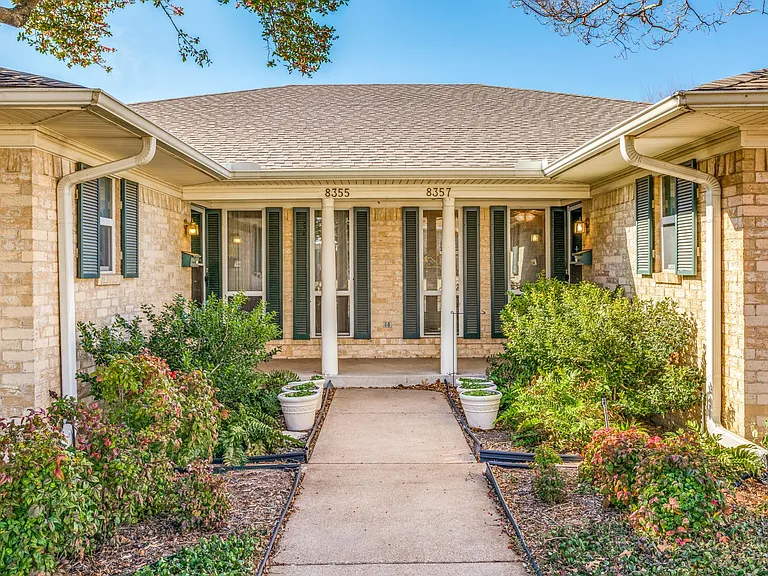 8355 Lullwater Dr — Photo 15