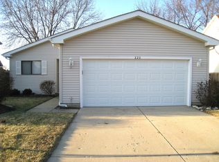 220 N Park Blvd, Streamwood, IL