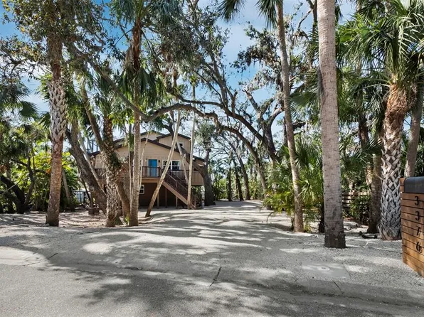 3376 S Seclusion Dr, Sarasota, FL 34239