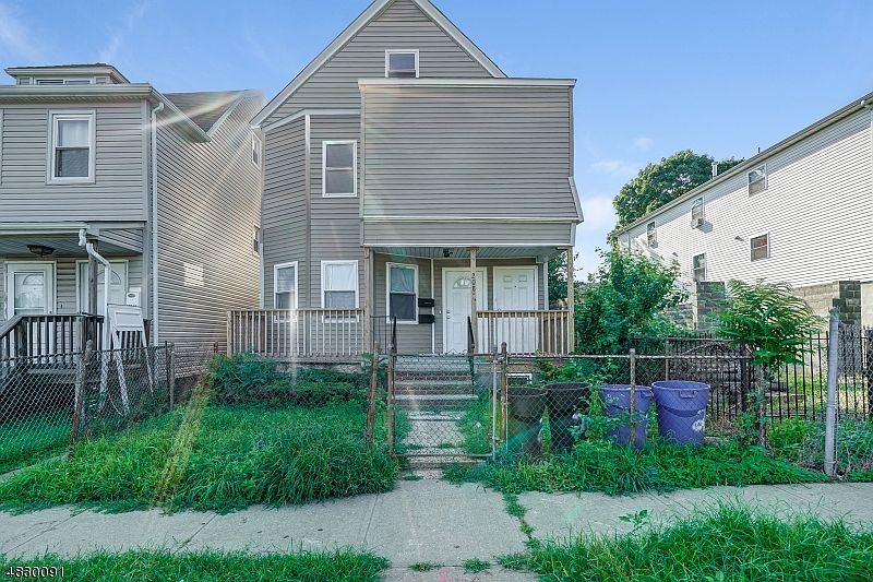 2nd image of 208 S Grove St Floor 2
