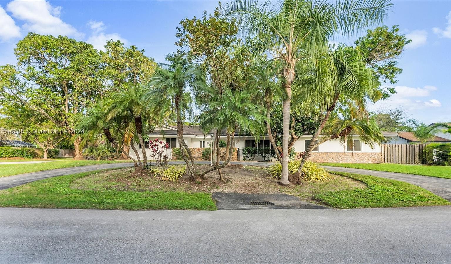 16001 SW 81st Ave, Palmetto Bay, FL 33157 | MLS #A11516388 | Zillow