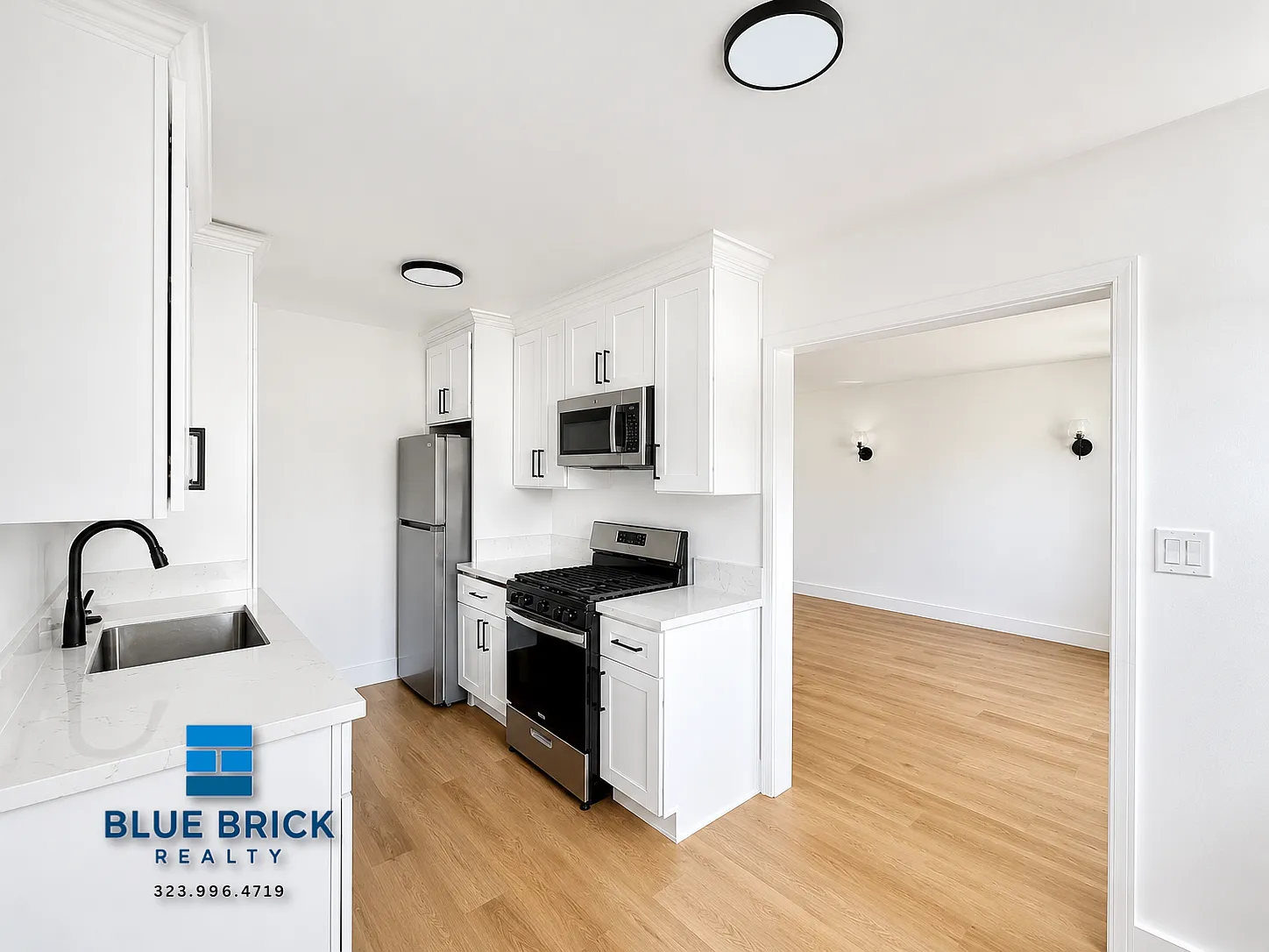 Charming 1-Bedroom with Central A/C, Garage Parking & Hardwood Floors — Photo 4