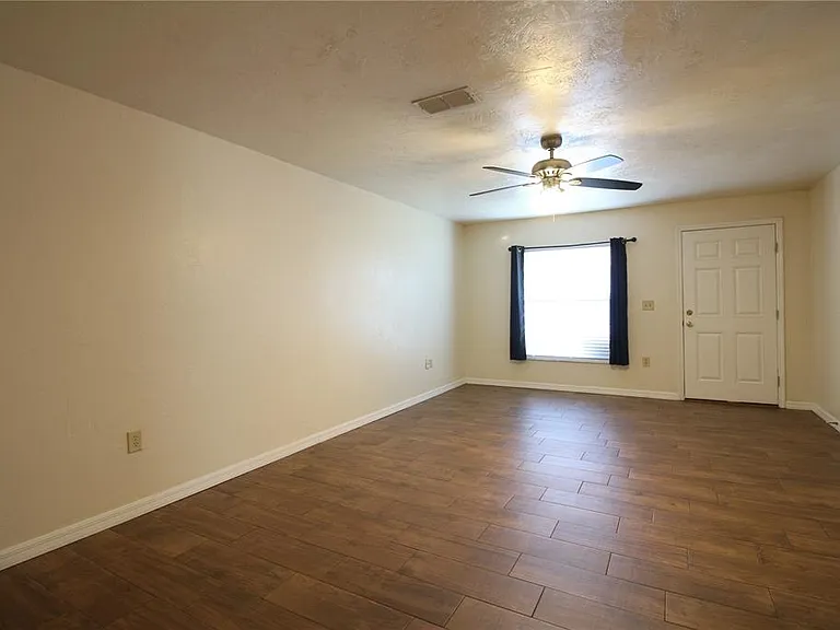 5812 Stokes Rd — Photo 4