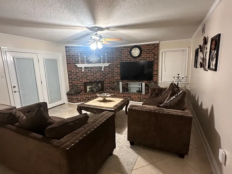 412 Glenmeade Ct — Photo 5