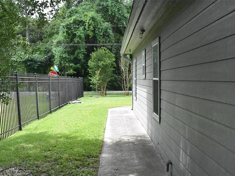 8535 Parkette Dr — Photo 32