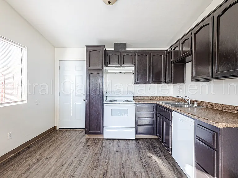 1905 McCray St — Photo 6