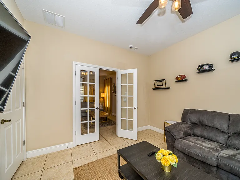 205 E Kirby St — Photo 5