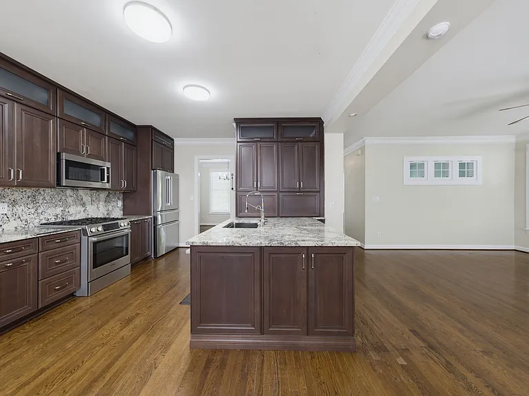 102 Parkside Cir — Photo 22