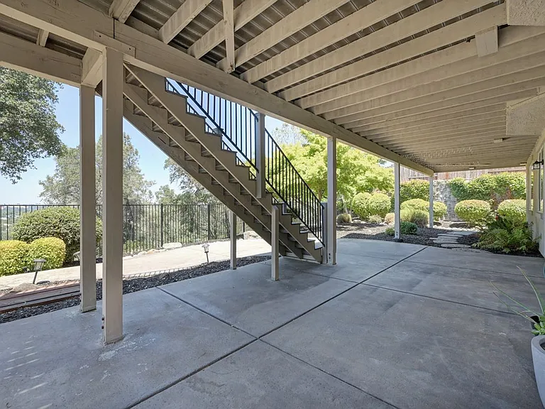 7029 Pembroke Way — Photo 76