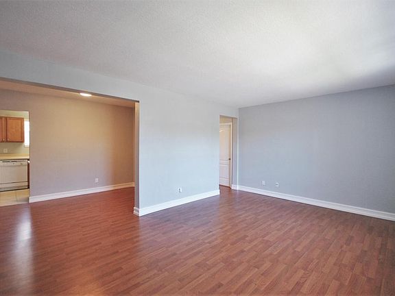 4th image of 10150 E Bay Harbor Dr APT 3