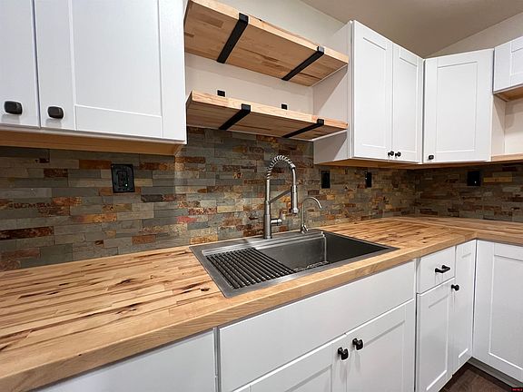 5th image of 601 N Estes Ave