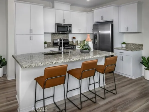 2461 Gunner Ridge Way, Rialto, CA 92377