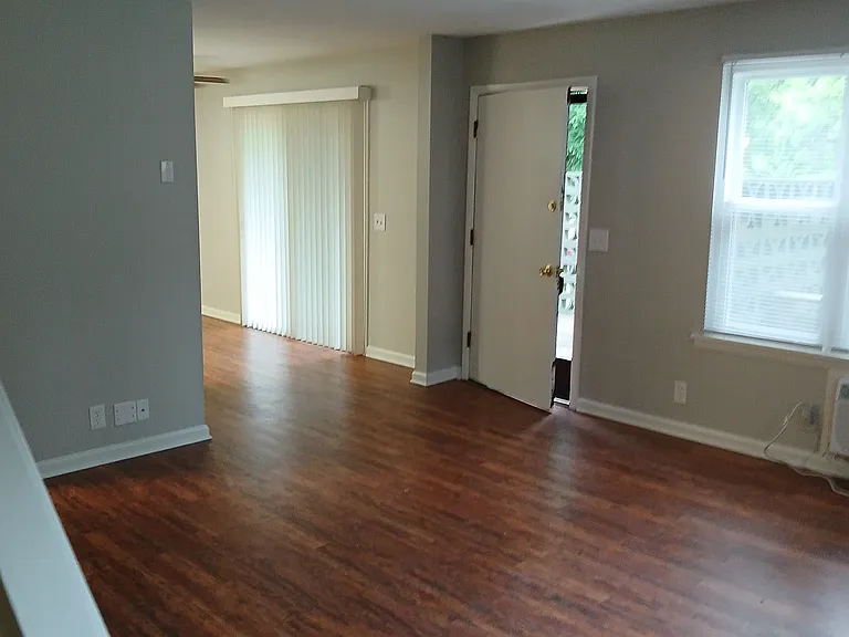Franklin Manor Apartments — Photo 22