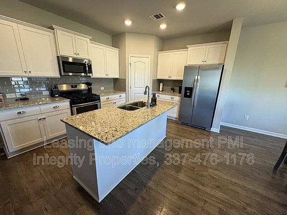 5th image of 118 Garden Oaks Ave
