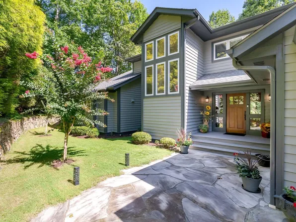 107 Spruce Ln, Zirconia, NC 28790