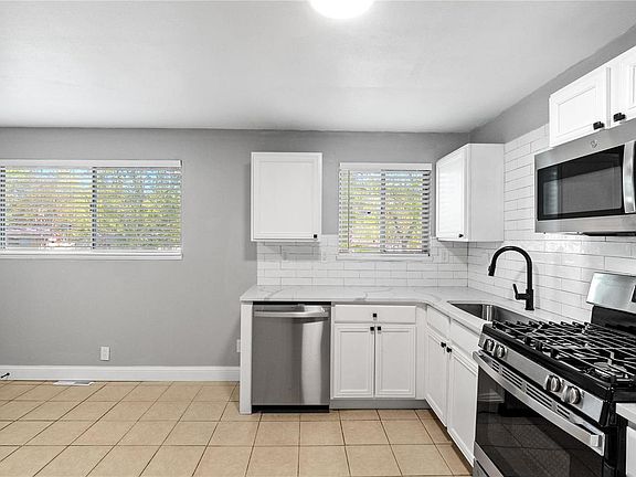 5th image of 10234 Green Valley Dr