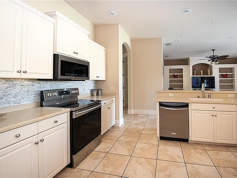 6237 Ashley Dr — Photo 10