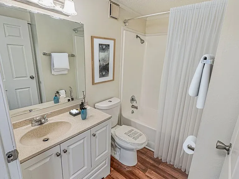Westmoore Apartments — Photo 14
