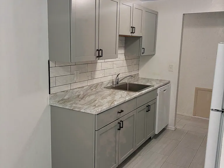 1734 W 28th St #106 — Photo 25