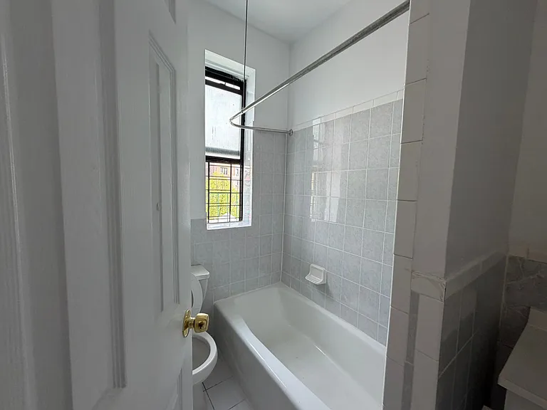 3230 Steuben Ave #1D — Photo 5