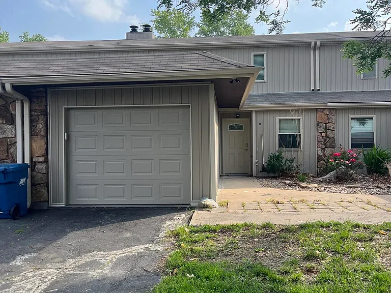 2720 N Loma Linda Dr #B — Photo 2