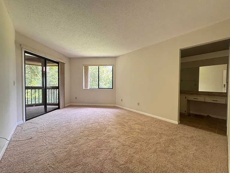 36 Oxford Ln — Photo 11