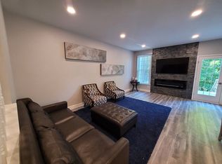 26199 Fieldstone Dr, Novi, MI 48374