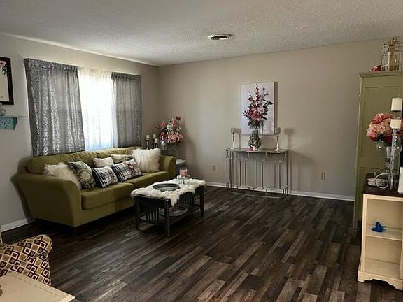 2nd image of 2701 Windamere Ln