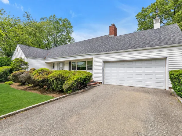725 Clinton Street, Westbury, NY 11590