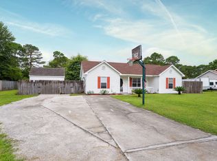 70 Pelican Cir, Beaufort, SC 29906
