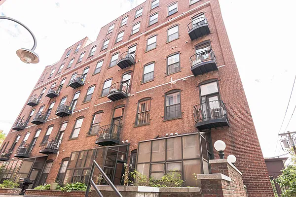 Sold by Prestige Property Group LLC | media 2