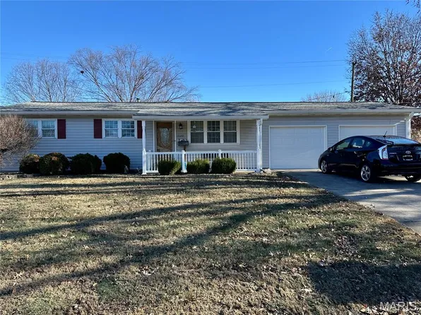 1130 Saint Paul Ln, O'Fallon, MO 63366