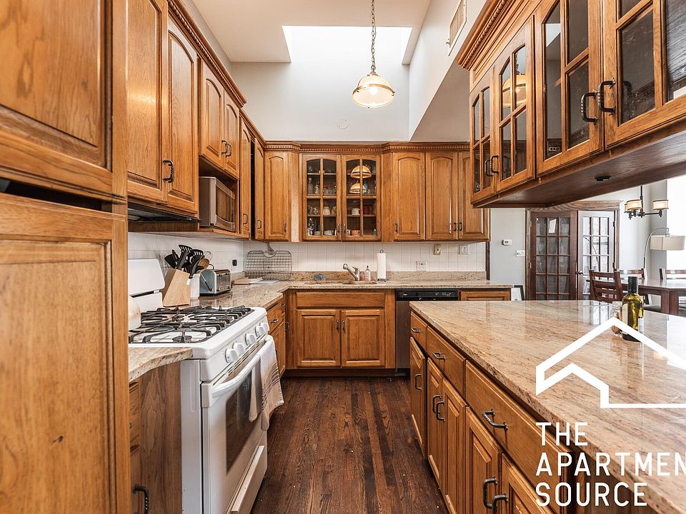 1st image of 648 N Damen Ave #2F