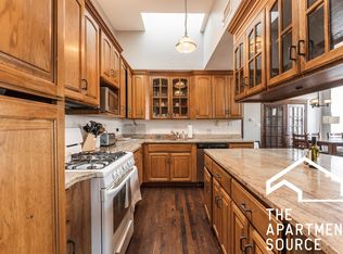 648 N Damen Ave #2F, Chicago, IL 60622