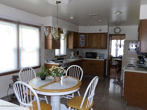 2nd image of 22 Yorkwood Dr