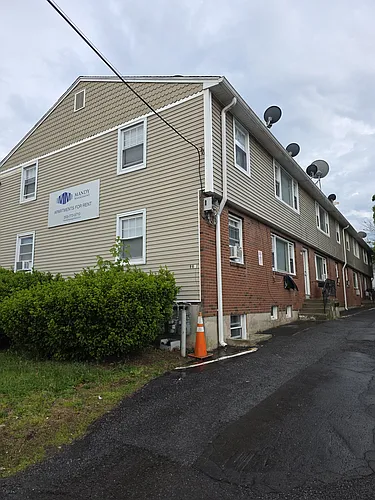 960 1st Ave Photo 1