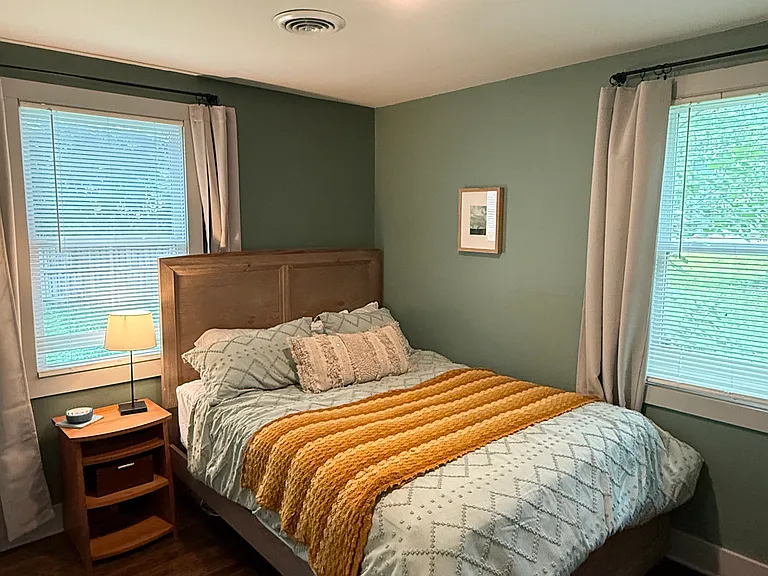 2nd Bedroom with Queen Size Bed