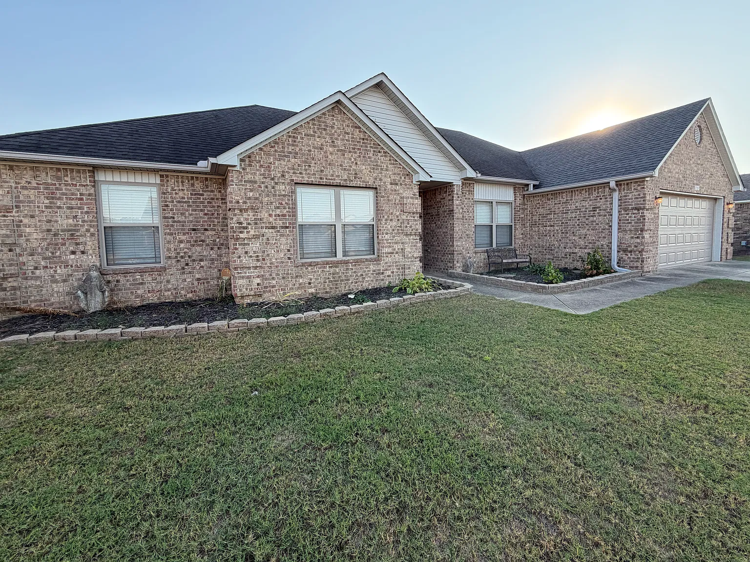 4 bed, 1853 sqft, $2,100 — Photo 3