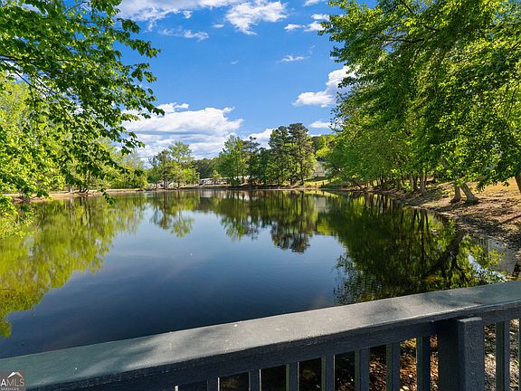 4th image of 101 Retreat Way